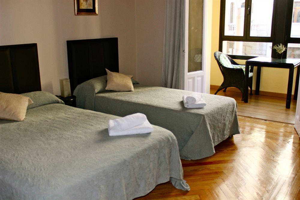 Hostal Montecarlo Madrid Exterior foto