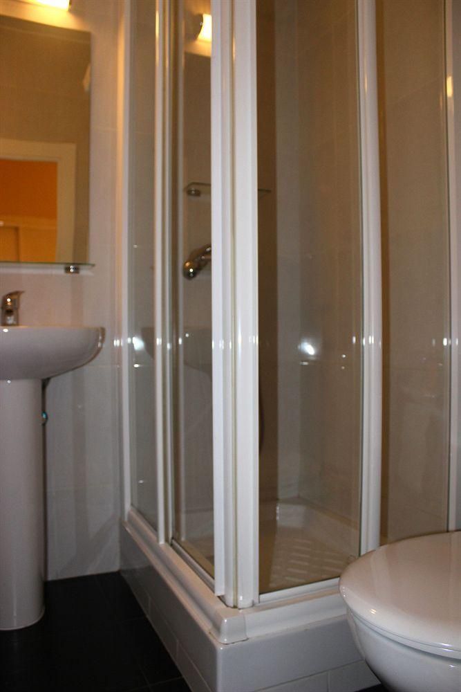 Hostal Montecarlo Madrid Exterior foto