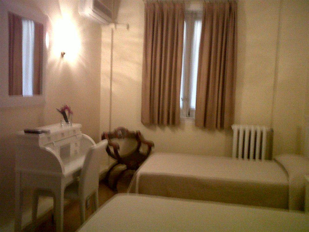 Hostal Montecarlo Madrid Exterior foto