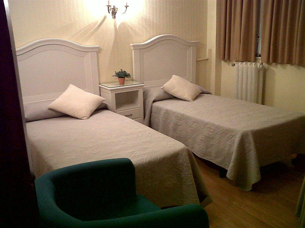 Hostal Montecarlo Madrid Exterior foto