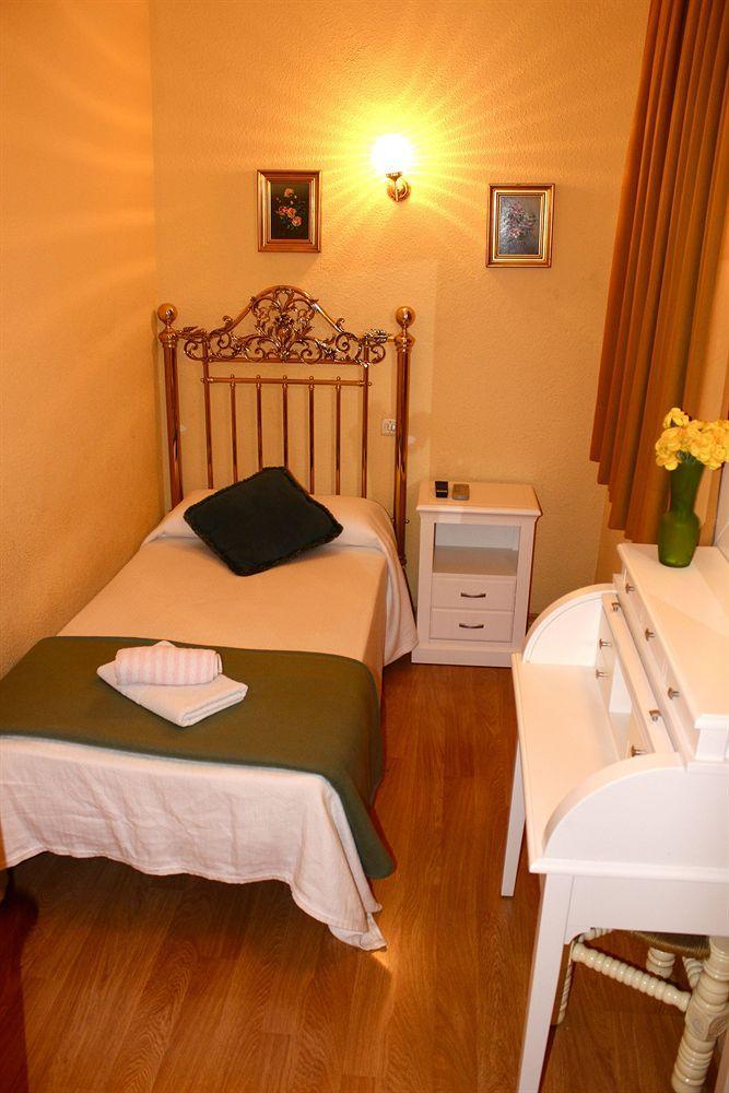 Hostal Montecarlo Madrid Exterior foto