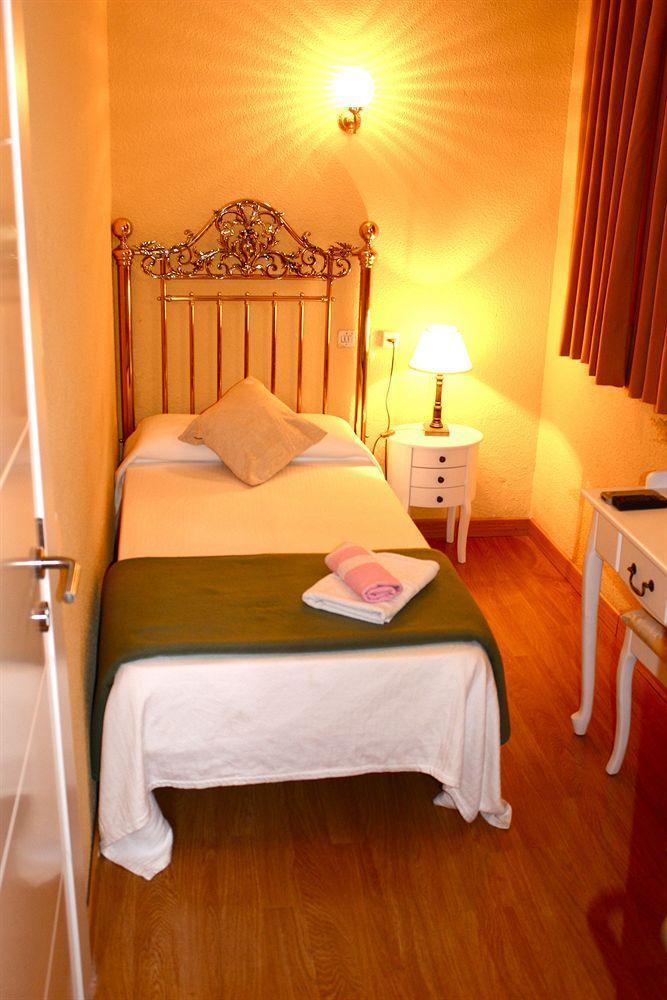 Hostal Montecarlo Madrid Exterior foto